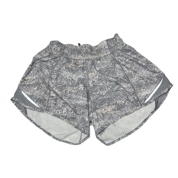 LULULEMON | Hotty Hot Short *2.5"
Frozen Vista Alpine White Multi / Arctic Grey - Picture 3 of 11